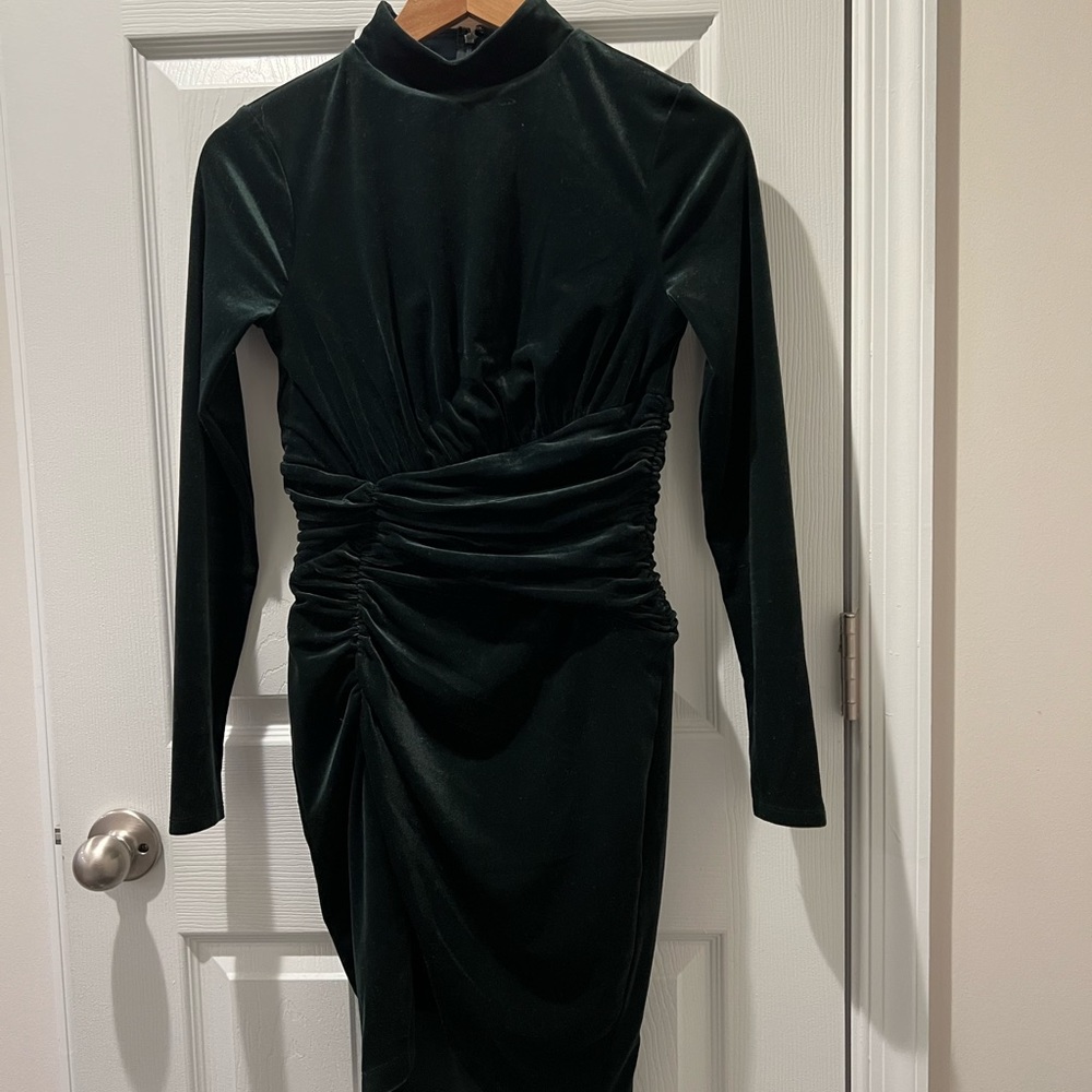 Express Velvet Green Long Sleeve Cocktail Dress